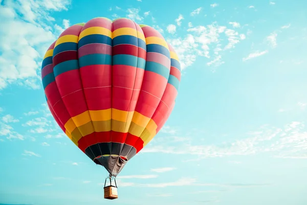 Balão Quente Colorido Vintage Voando Céu Conceito Viagem Transporte Aéreo — Fotografia de Stock