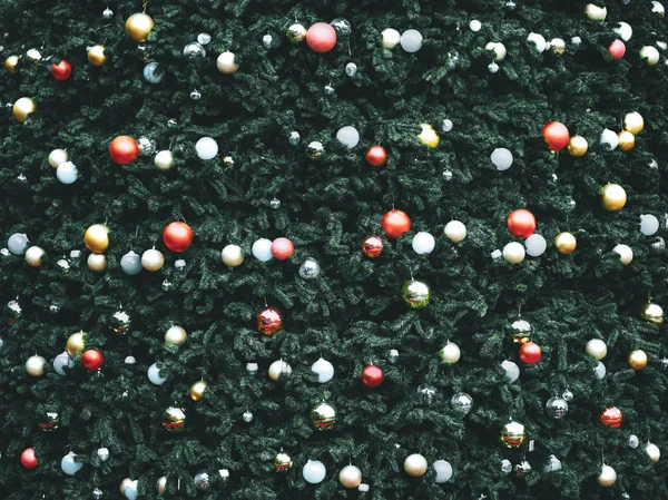 Vintage Christmas Tree Met Bal Decoratie Kerstmis Nieuwjaar Vakantie Achtergrond — Stockfoto