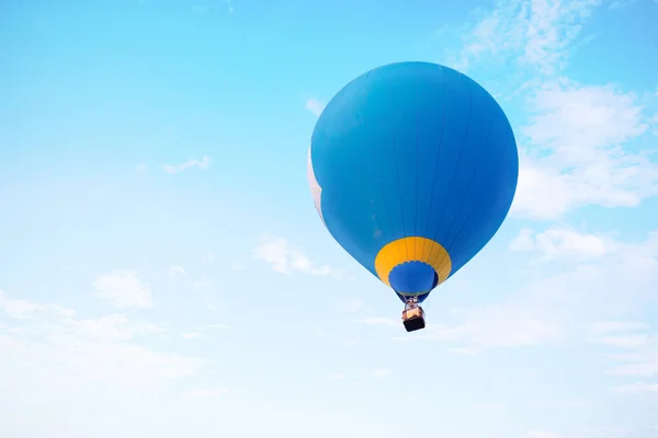 Balão Quente Voando Céu Viagens Transporte Aéreo — Fotografia de Stock