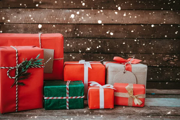 圣诞节和新年假期圣诞礼物 乡村礼品盒 复古色色调图像 — 图库照片