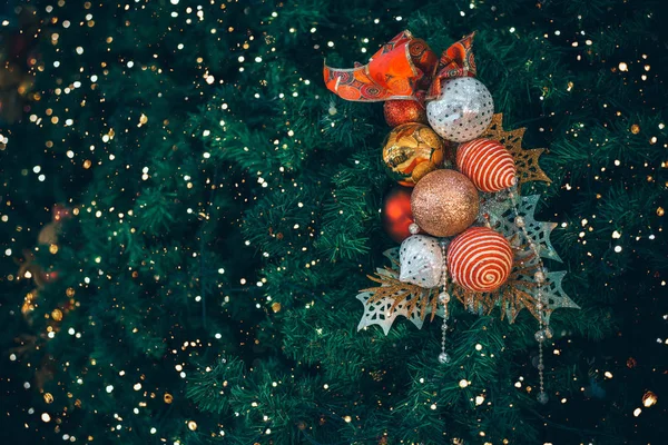 Choinka Ozdoba Piłka Światła Drzewo Tło Wakacje Boże Narodzenie Nowy — Zdjęcie stockowe