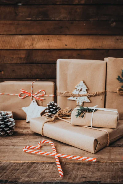 Presente Artesanal Natal Com Etiqueta Para Feliz Natal Feriado Ano — Fotografia de Stock