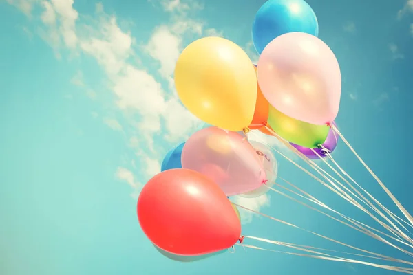 Balões Festivos Coloridos Sobre Céu Azul Com Efeito Filtro Instagram — Fotografia de Stock