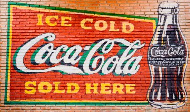 Bangkok-Tayland, Şubat 26,2019: eski durum duvar Coca Cola logosu. Şubat 26,2019 içinde Bangkok Tayland.