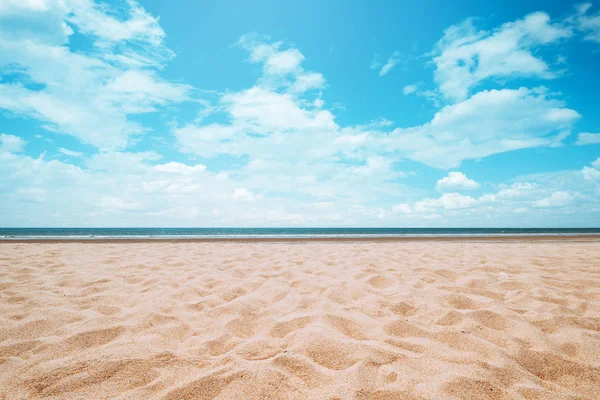 Meereslandschaft Mit Schönem Tropischen Strand Mit Ruhigem Himmel Meerblick Und — Stockfoto