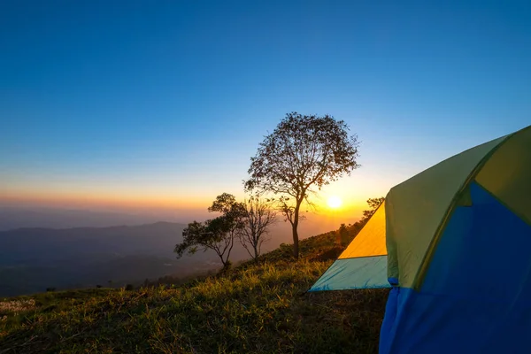 Montanha Paisagem Pôr Sol Com Tenda Camping — Fotografia de Stock