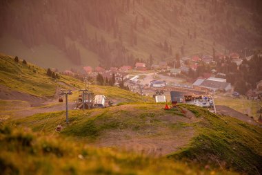 Chimbulak, Almaty, Kazakistan dağ köyündeki renkli sonbahar manzarası