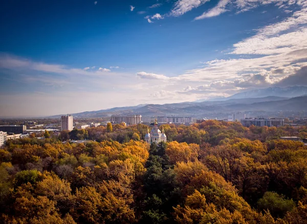 Blick Vom Hügel Auf Die Stadt — Stockfoto