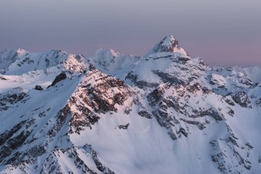 Kafkas aralığı dağlarında. Rusya, Kabardey çatışmalar işgalciler, Elbrus görünümünden.