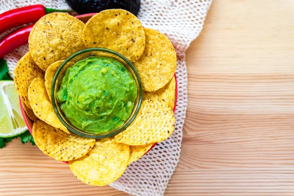 Mexicaanse Authentieke Zelfgemaakte Guacamole Met Maïs Nachos Chip Traditionele Verse — Stockfoto