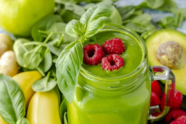 Üveg Befőttesüvegbe Bögre Spenót Tele Közelről Kale Zöld Turmix Alapanyagokból — Stock Fotó