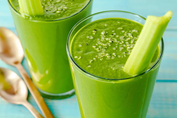 Close Two Tall Glasses Filled Kale Spinach Green Juice Drink — Stock Photo, Image