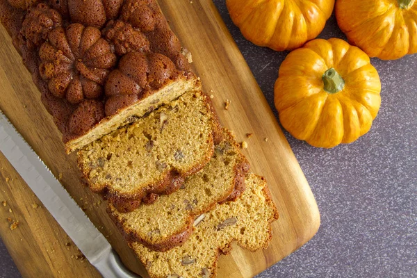 Home Made Loaf Pumpkin Bread Sitting Wooden Cutting Board Knife — Stock Photo, Image