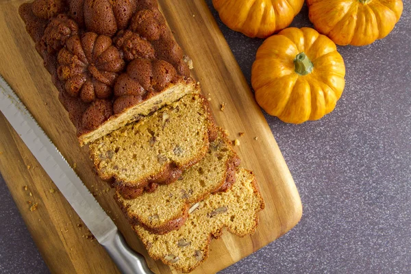 Home Baked Loaf Pecan Pumpkin Bread Sitting Wooden Cutting Board — Stock Photo, Image