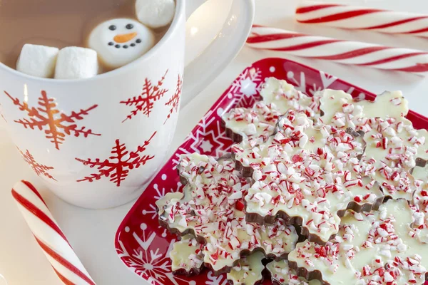 Snowflake Shaped Chocolate Peppermint Bark Holiday Platter Mug Hot Cocoa — Stock Photo, Image