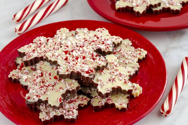 Snowflake Shaped Chocolate Peppermint Bark Sitting Red Holiday Plates Striped — Stock Photo, Image