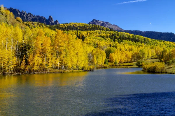 Herfstkleur in San Juan en Rocky Mountains van Colorado — Stockfoto