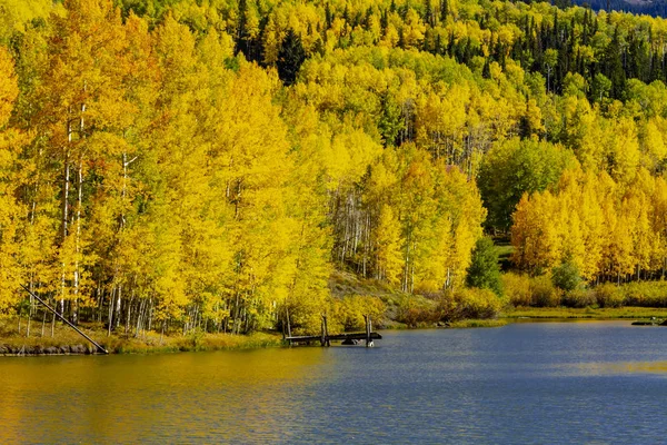 Herfstkleur in San Juan en Rocky Mountains van Colorado — Stockfoto