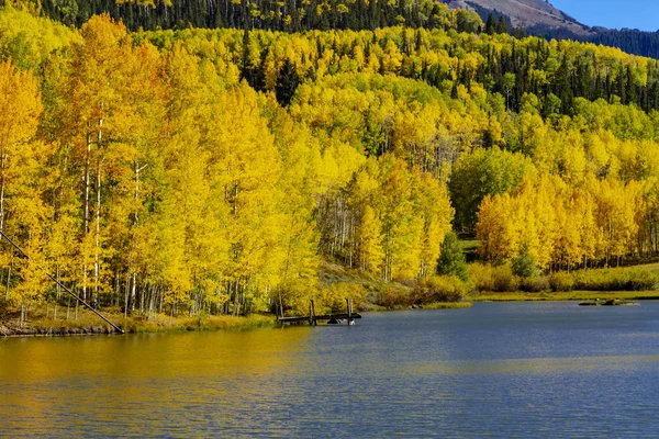 Herfstkleur in San Juan en Rocky Mountains van Colorado — Stockfoto