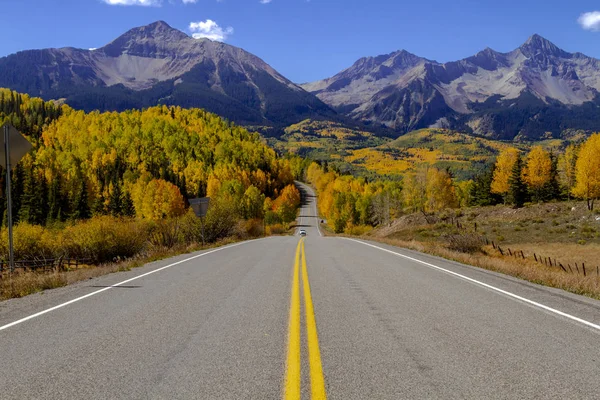 Herbstfarbe in san juan und felsige berge von colorado — Stockfoto