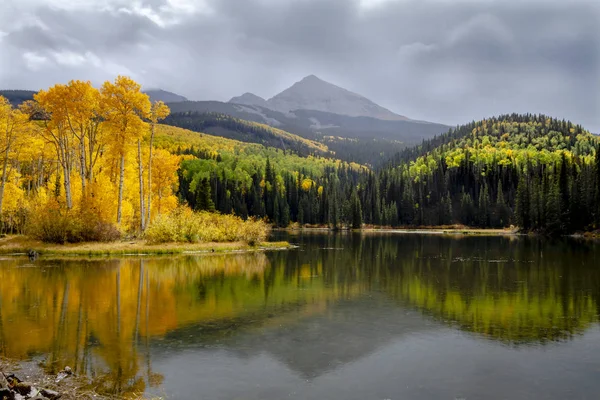 Herfstkleur in San Juan en Rocky Mountains van Colorado — Stockfoto