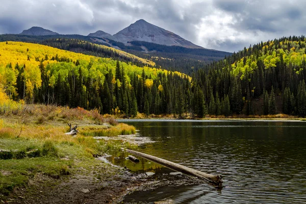 Herfstkleur in San Juan en Rocky Mountains van Colorado — Stockfoto