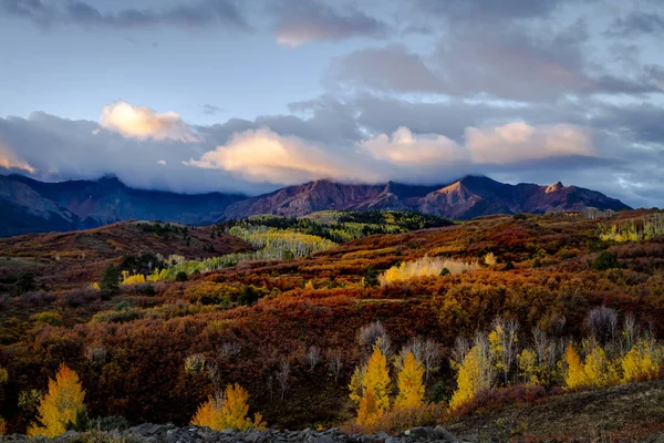 Höst färg i San Juan av Colorado nära Ridgway och Telluride — Stockfoto