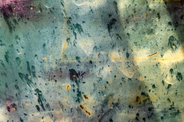 Yıpranmış ve paslanmış metal aracın yakın çekim