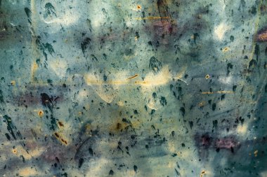 Yıpranmış ve paslanmış metal aracın yakın çekim