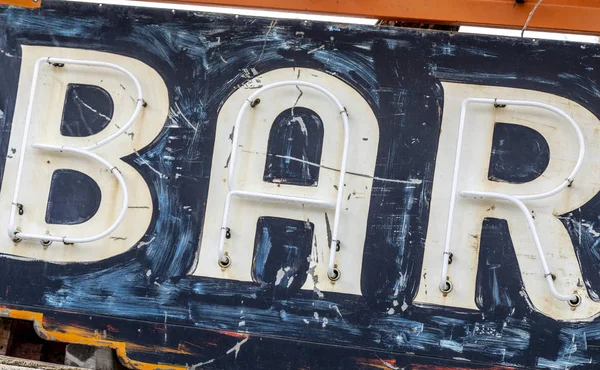 Grungy paslı eski boyalı çubuk işareti