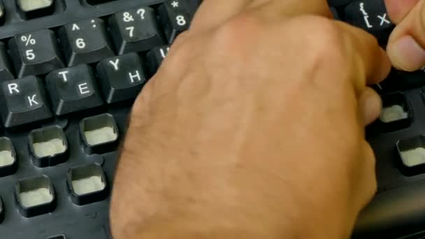 The hands set the buttons of the keyboard to their places — Stock Video