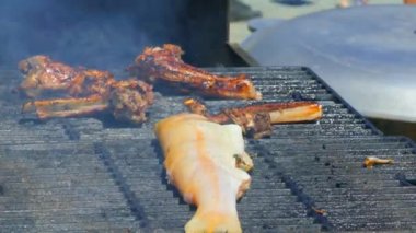 Kaburga bir Barbekü yangında yanmış