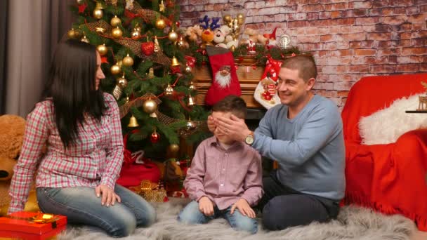 Dad Closes Eyes Child Mom Gets Gift Her Back Child — Stock Video