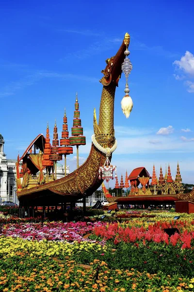 Aun Rak Khlai Khwam Daki Suphannahong Kraliyet Mavnası Nın Kopyası — Stok fotoğraf