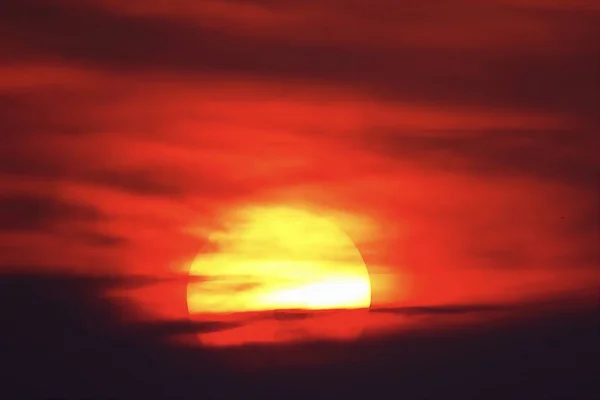 Gran Sol Puesta Sol Cielo Naranja Cielo Rojo Sol Aire — Foto de Stock