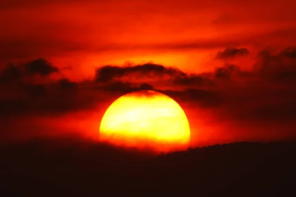 Grande Sol Pôr Sol Céu Laranja Céu Vermelho Sunright Livre — Fotografia de Stock