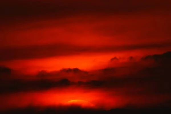 Grote Zon Avondrood Oranje Hemel Rode Sunright Buiten Zomer Natuur — Stockfoto