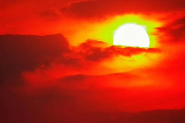 Grande Sol Pôr Sol Céu Laranja Céu Vermelho Sunright Livre — Fotografia de Stock