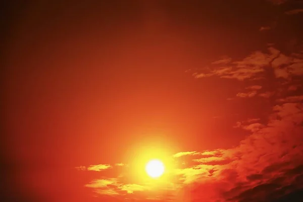 大太阳日落天空橙色天空红色太阳权利户外夏季自然景观回退 — 图库照片