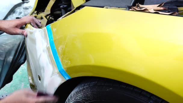 Garage Karosserie Arbeit Auto Autoreparatur Autolack Nach Dem Unfall Während — Stockvideo