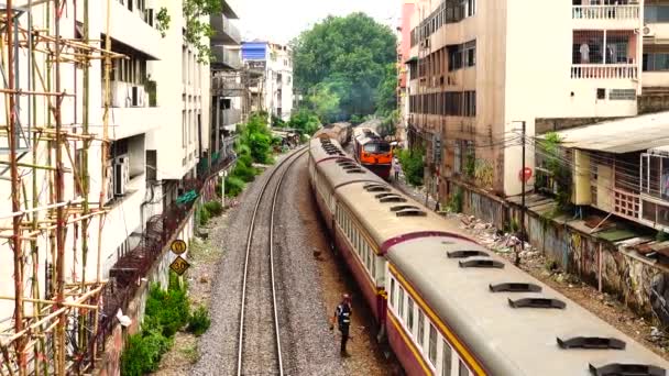 Comboio Diesel Correndo Antigas Trilhas Ferroviárias 105 Anos Transportando Pessoas — Vídeo de Stock