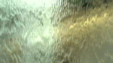 HD 1080 süper yavaş su perdesi su soyut arkaplanını kapatın.