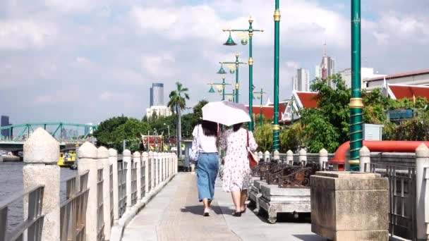 Turister Promenad Cykel Chao Phraya River Walk Bangkok Thailand — Stockvideo