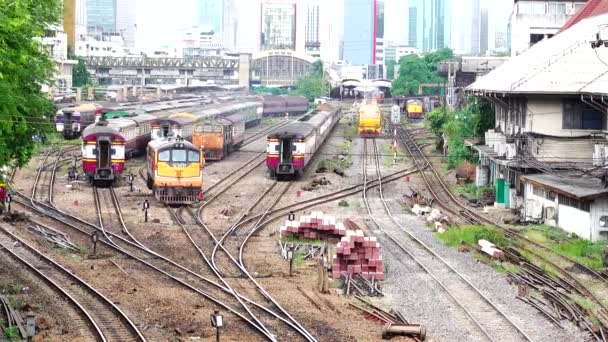 Diesel Kereta Api Menjalankan 105 Tahun Tua Rel Kereta Api — Stok Video