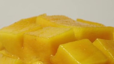 4K Tatlı Tayland mango dönüşümlü yırtık mango dilimleri küp kesilmiş