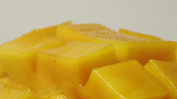 Sweet Thai Mango Rotatie Van Rippen Mango Slice Cubes Gesneden — Stockvideo