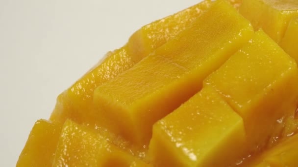 Sweet Thai Mango Rotatie Van Rippen Mango Slice Cubes Gesneden — Stockvideo