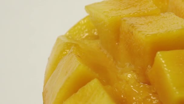 Sweet Thai Mango Rotatie Van Rippen Mango Slice Cubes Gesneden — Stockvideo