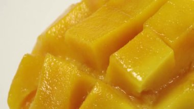 4K Tatlı Tayland mango dönüşümlü yırtık mango dilimleri küp kesilmiş