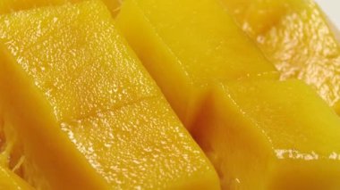 4K Tatlı Tayland mango dönüşümlü yırtık mango dilimleri küp kesilmiş